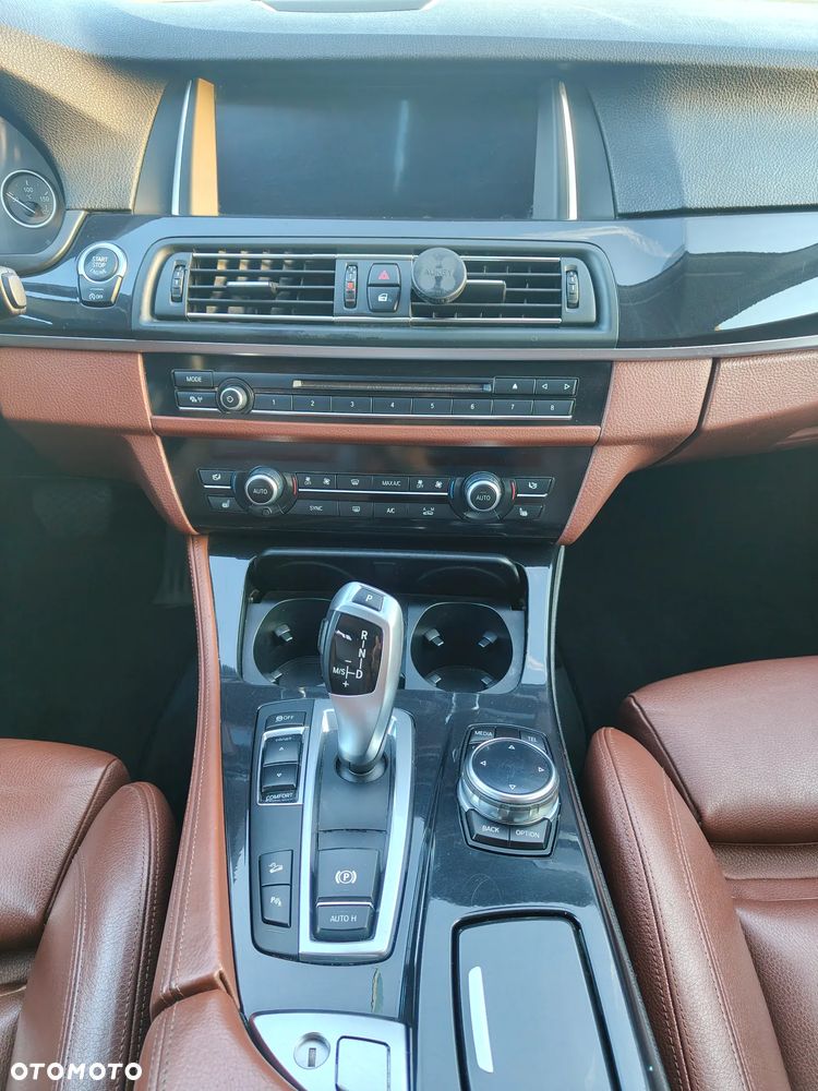 BMW Seria 5 525d xDrive Sport-Aut - 21