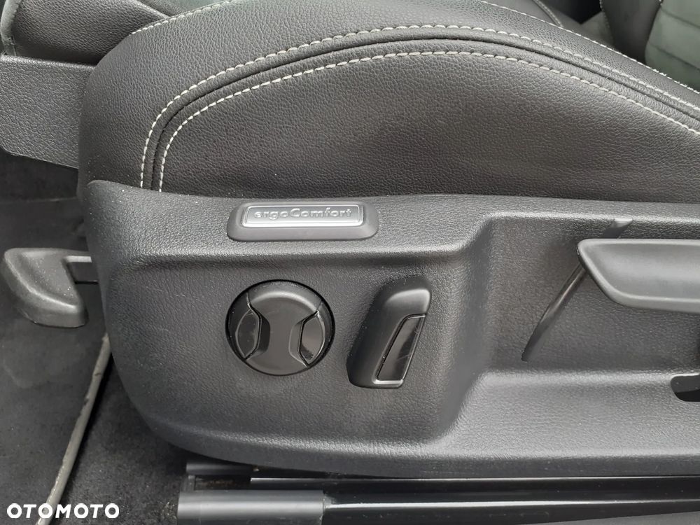 Volkswagen Passat 2.0 TSI Elegance DSG - 27