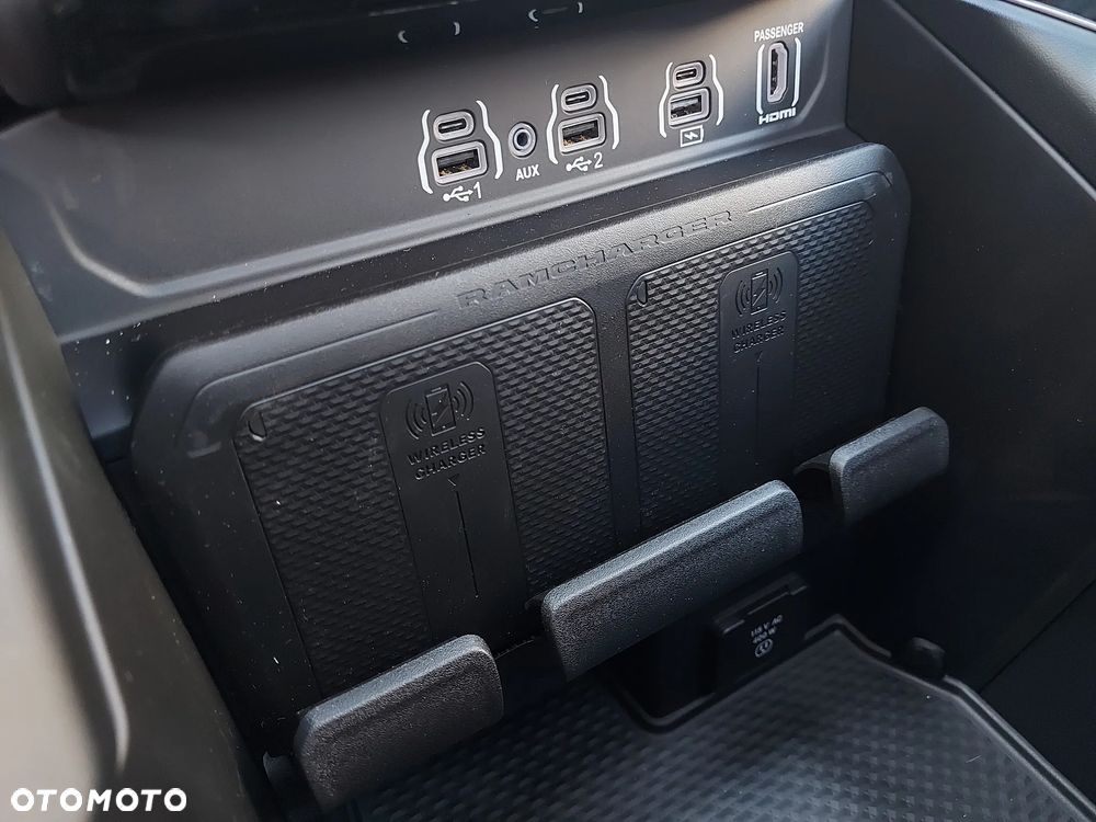 RAM 1500 ver-laramie-night-premium - 15