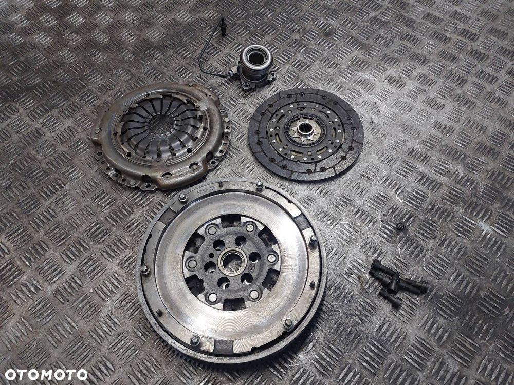 KOŁO DWUMASOWE + TARCZA DOCISK ŁOŻYSKO OPOROWE OPEL ASTRA J 1.4 T 55565495 - 1