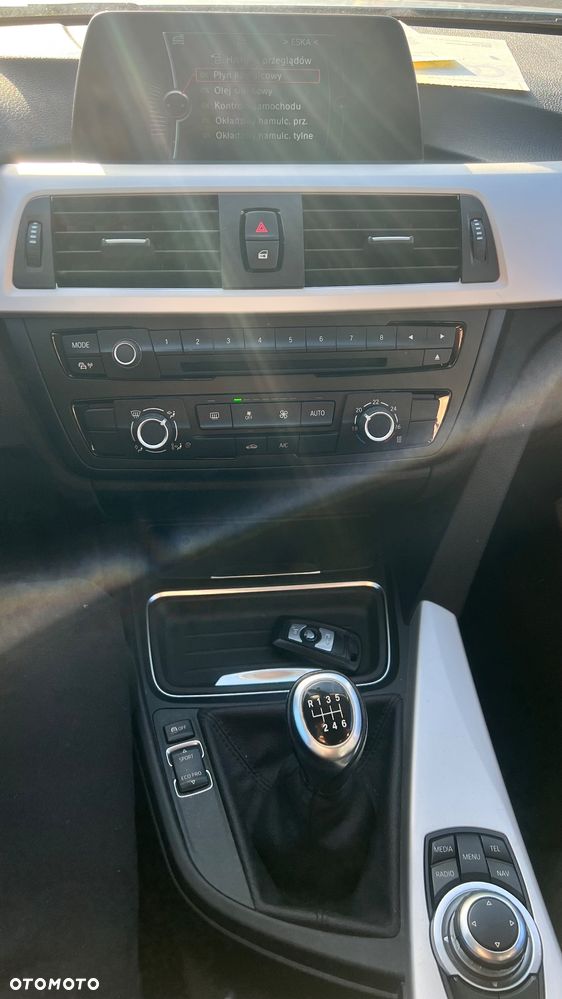 BMW Seria 3 320i Sport Line - 6