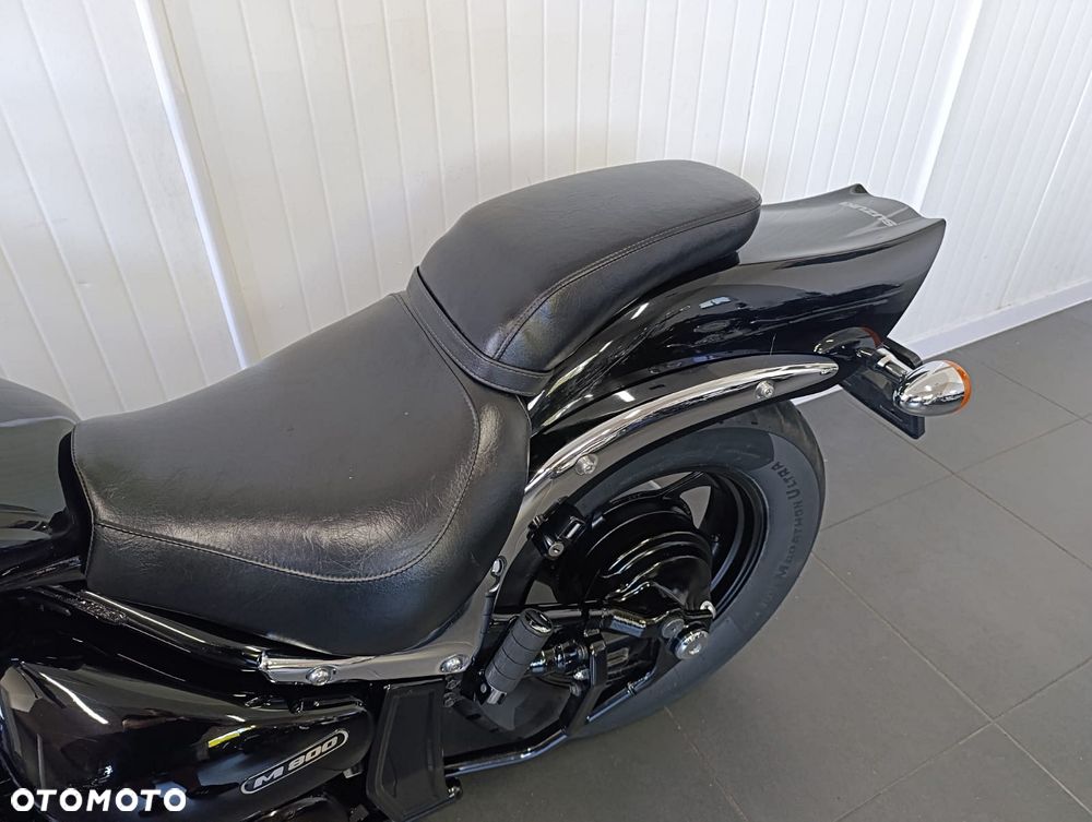 Suzuki Intruder - 11