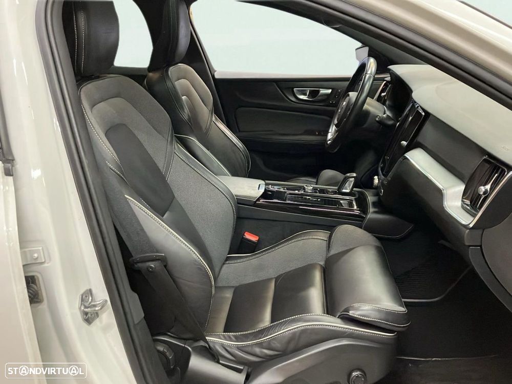 Volvo V60 2.0 T8 AWD TE R-Design - 17