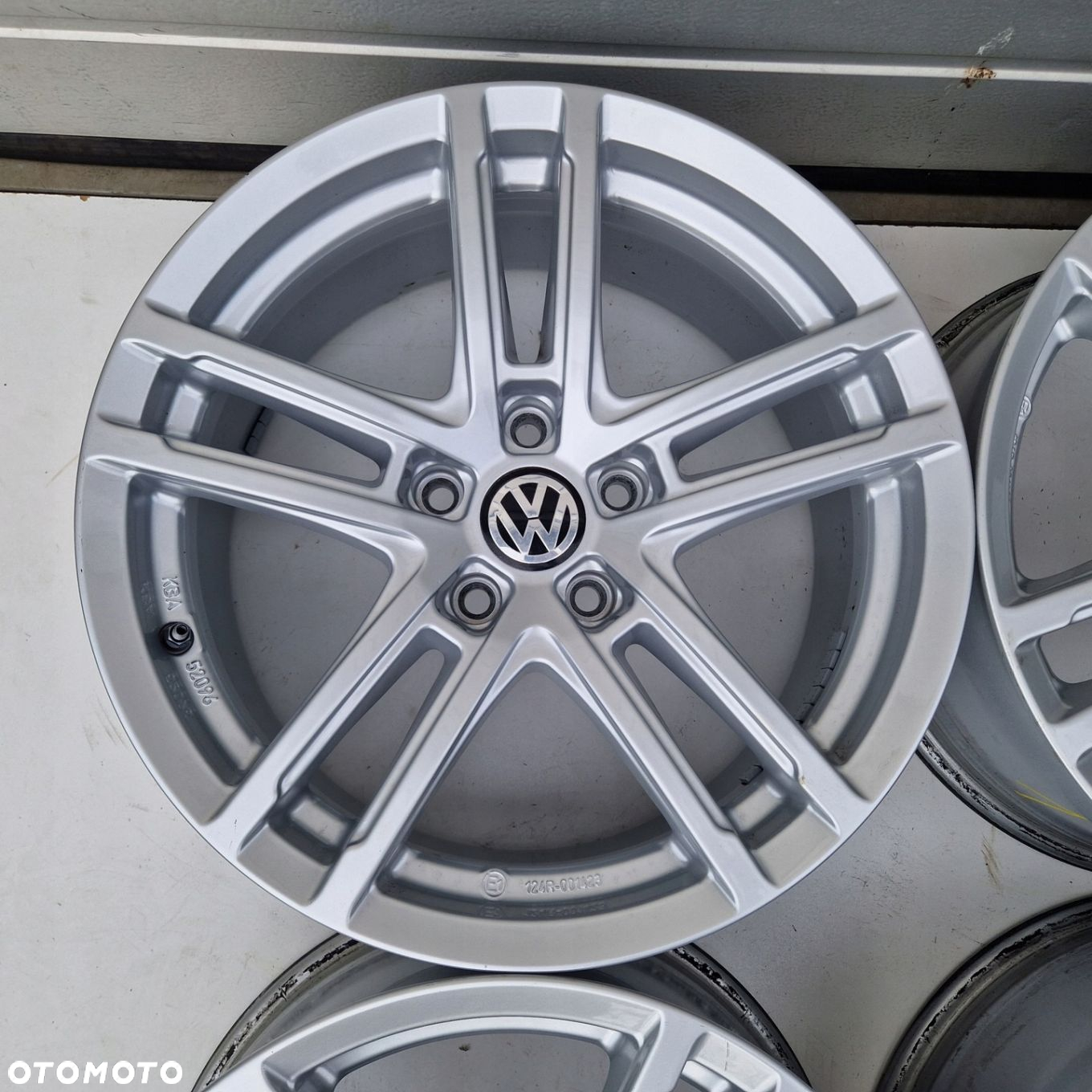 VW PASSAT B7 B8 CC TIGUAN I II ARTEON SHARAN 17 ET27 5x112 4X - 5