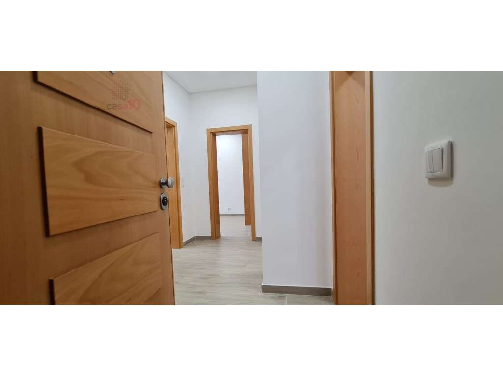 Arrenda-se apartamento T2 totalmente remodelado no Areeiro - Grande imagem: 3/25