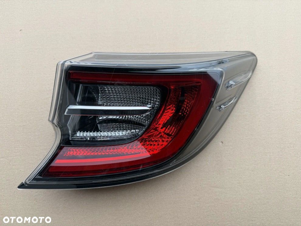TOYOTA COROLLA E21 HB 19- PRAWA TYLNA LAMPA LED ORYGINAŁ - 1