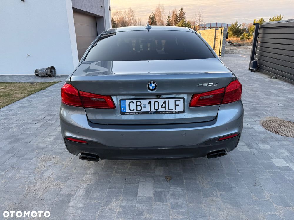 BMW Seria 5 520d M Sport - 6