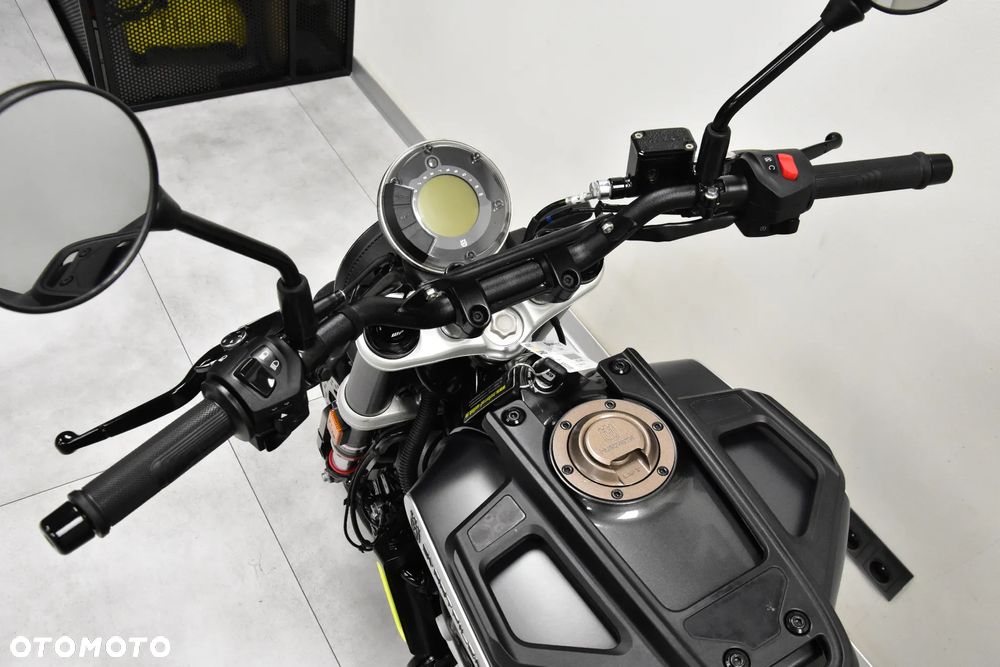 Husqvarna Svartpilen - 21