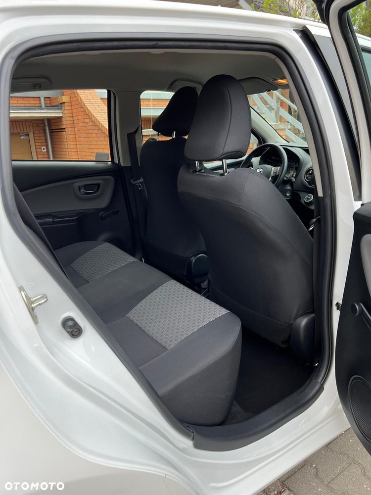 Toyota Yaris 1.33 Premium EU6 - 18