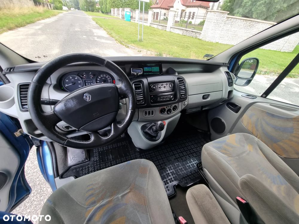 Renault Trafic Passenger - 11