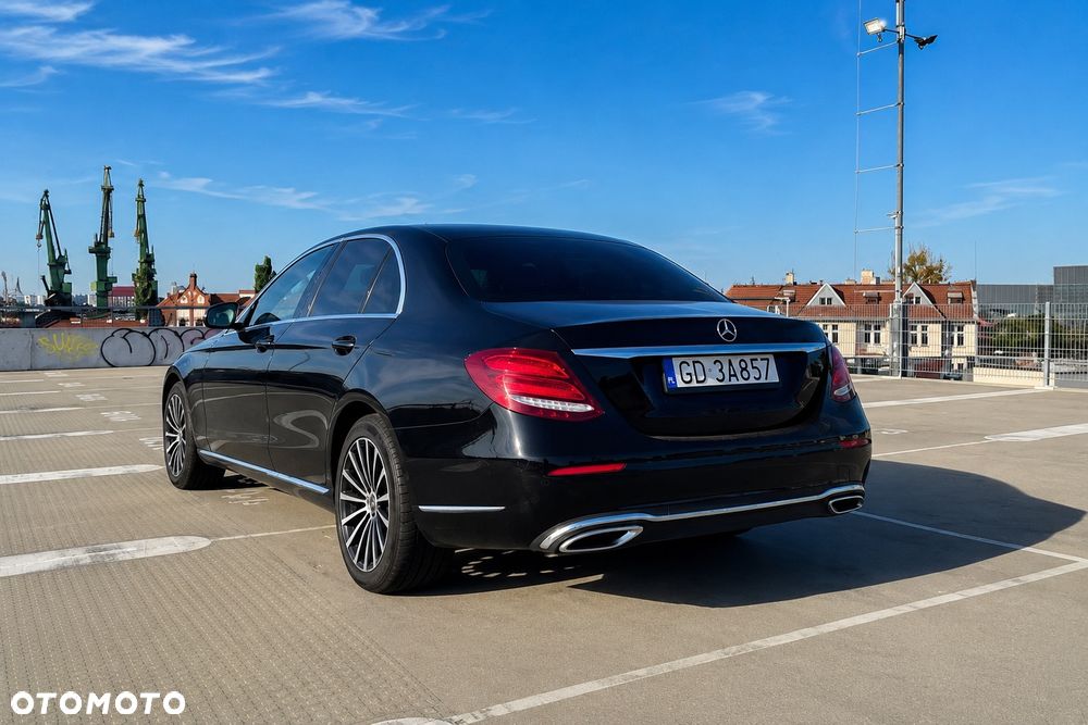 Mercedes-Benz Klasa E 220 d 4-Matic Business Edition 9G-TRONIC - 4