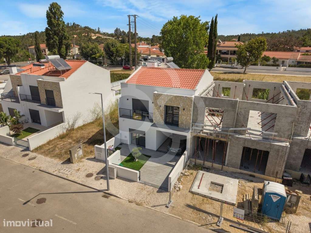 Moradia T3 com jardim em fase de construção em Sesimbra Setúbal - Grande imagem: 2/25