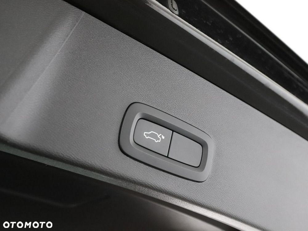 Volvo XC 40 D4 AWD Momentum Pro - 40