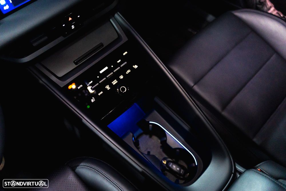 Porsche Macan Electric 4 - 16