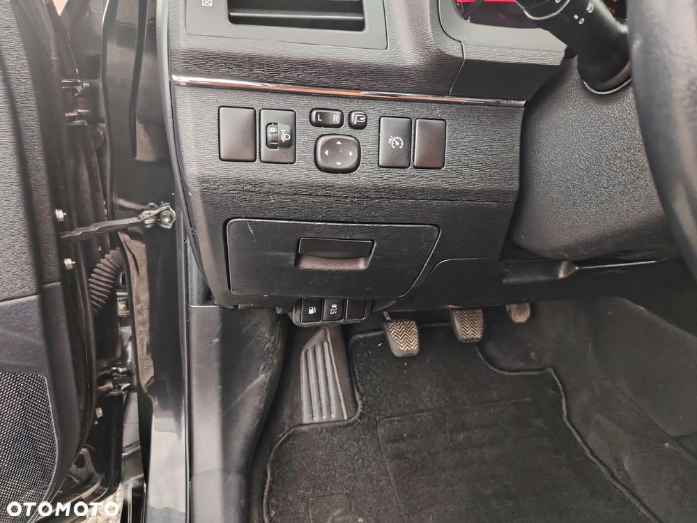 Toyota Avensis 1.8 Comfort - 20