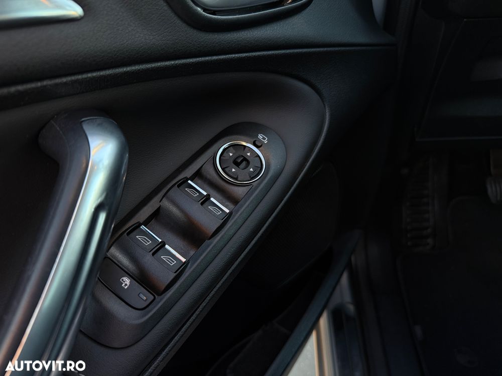 Ford Galaxy 2.0 TDCi DPF Business Edition - 12