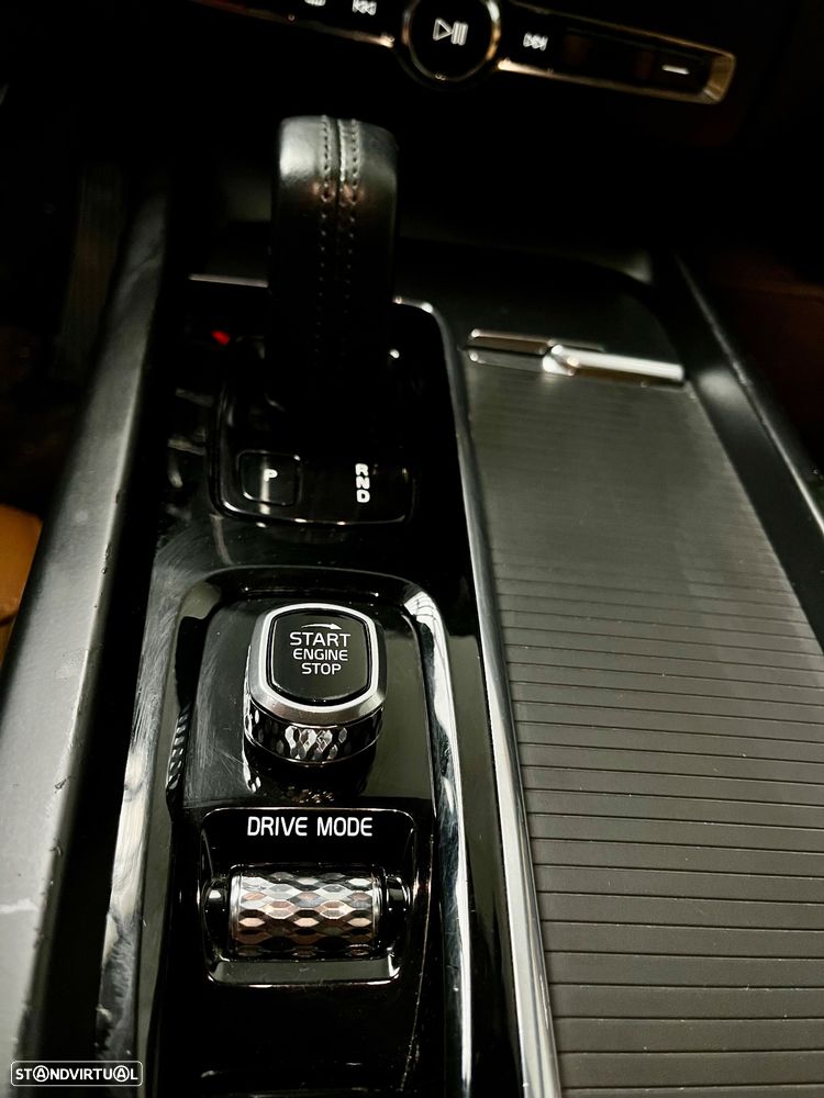 Volvo XC 60 2.0 T8 PHEV Momentum Plus AWD - 13