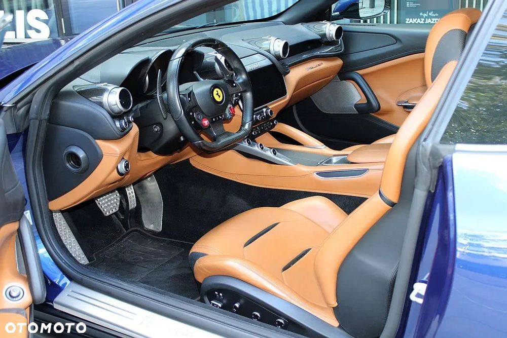 Ferrari GTC4Lusso - 8