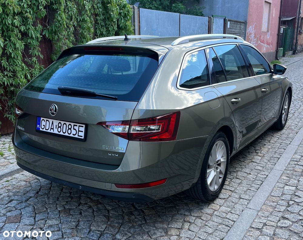 Skoda Superb 2.0 TDI 4x4 Style DSG - 4