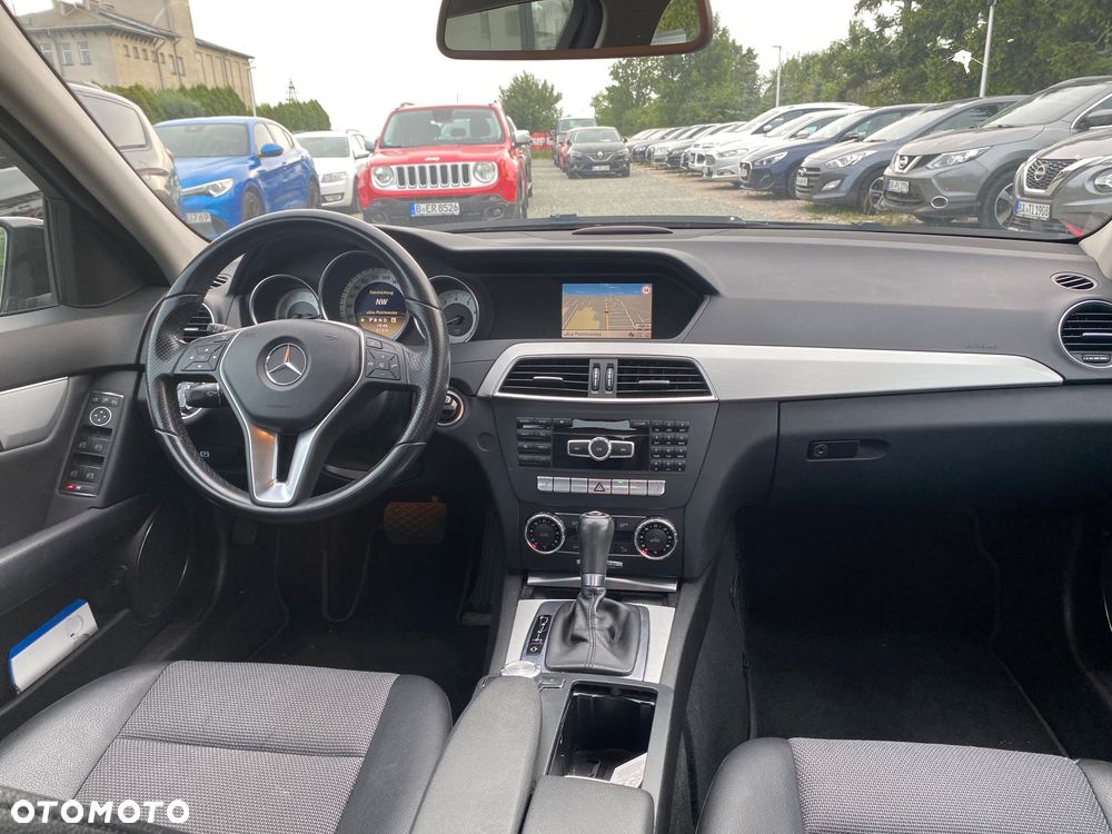 Mercedes-Benz Klasa C 180 CGI Automatik BlueEFFICIENCY Avantgarde - 30