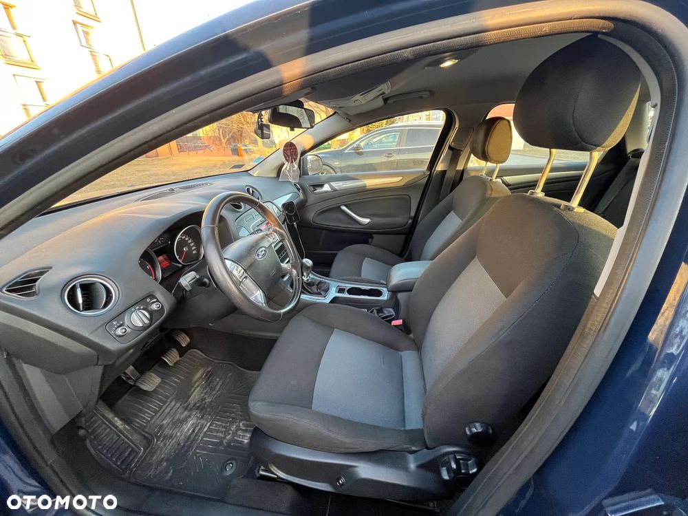 Ford Mondeo 2.0 TDCi Ambiente - 15