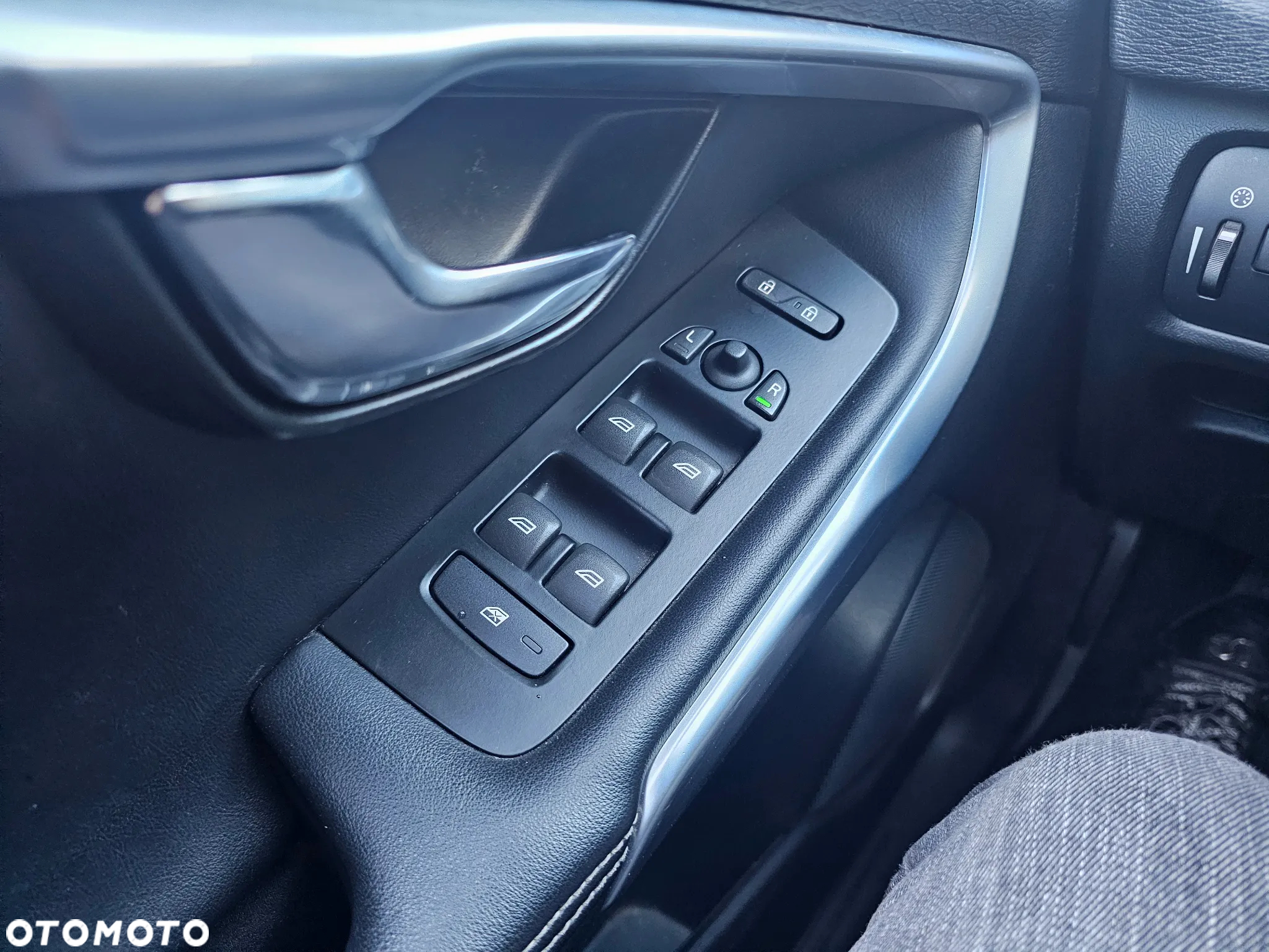 Volvo V40 T2 Summum - 29