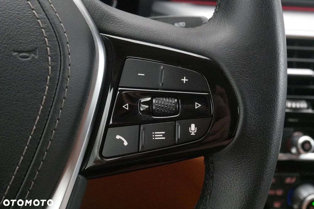 BMW Seria 5 520d xDrive - 31
