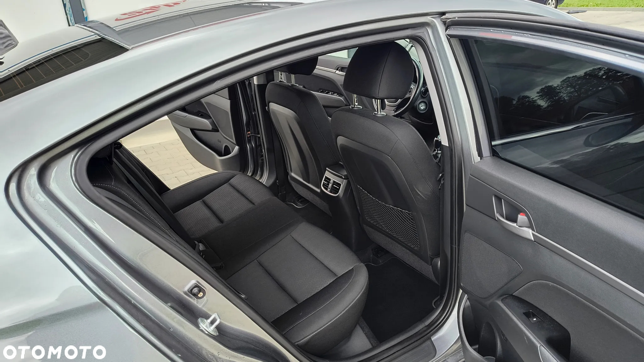 Hyundai Elantra 1.6 Comfort - 12
