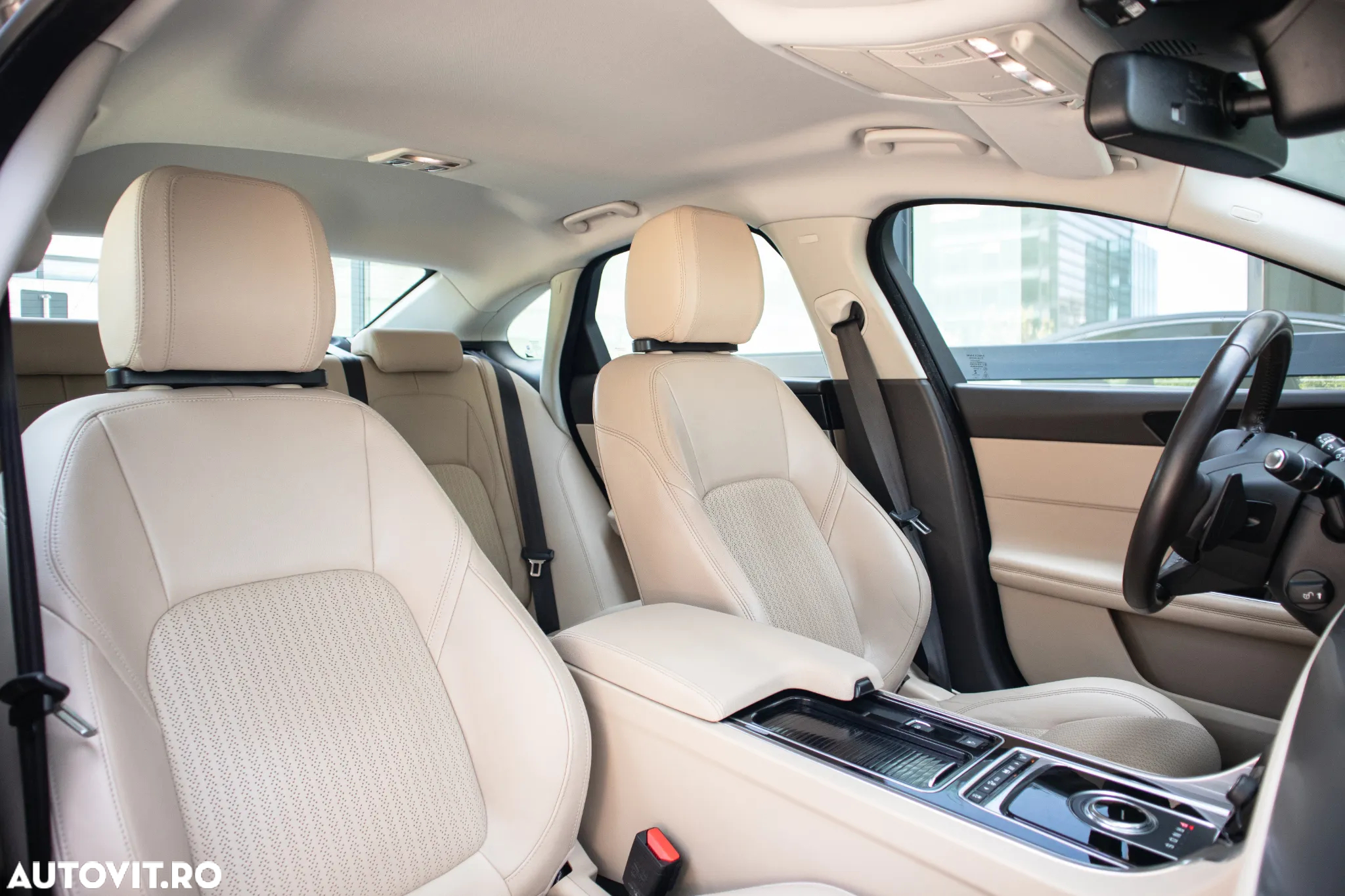 Jaguar XF 20d RWD E-Performance Portfolio - 14