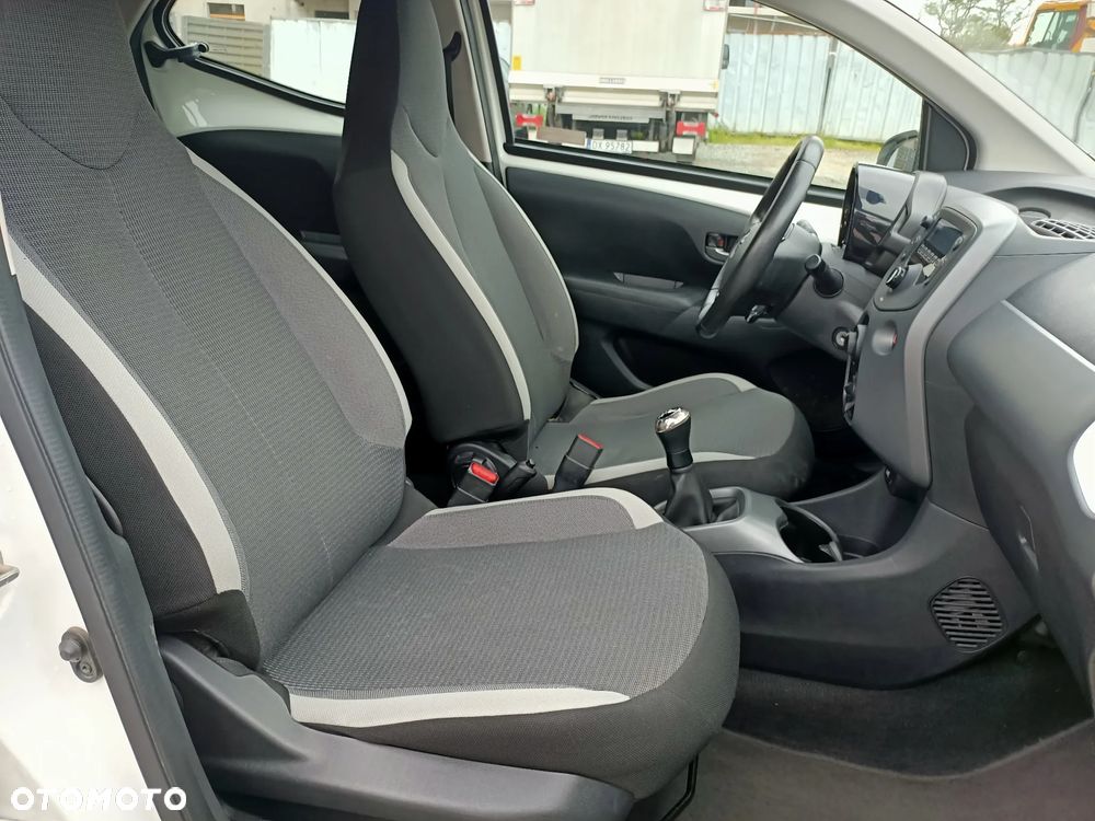 Toyota Aygo x-play - 13