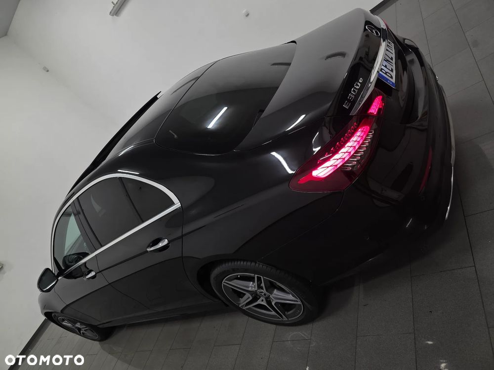 Mercedes-Benz Klasa E 300 4Matic 9G-TRONIC AMG Line - 35