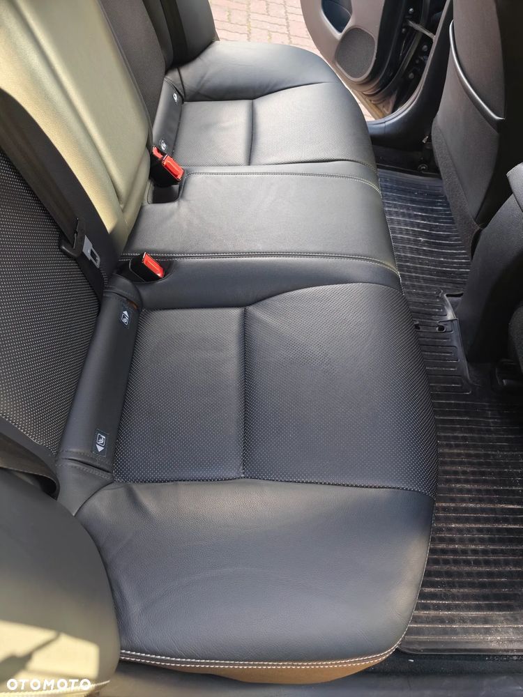 Toyota Avensis 1.8 Premium MS - 30
