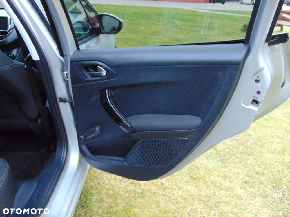 Peugeot 208 PureTech 82 Start & Stop Style - 27