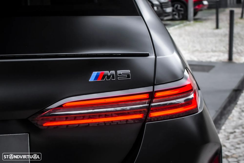 BMW M5 xDrive - 11