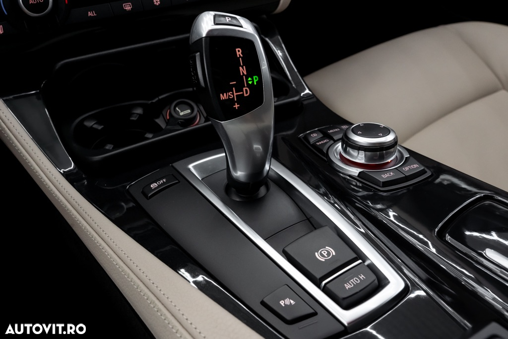 BMW Seria 5 520d Aut. - 34