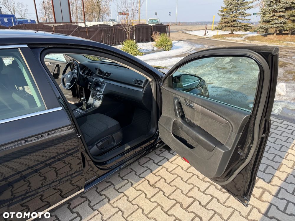 Volkswagen Passat - 19
