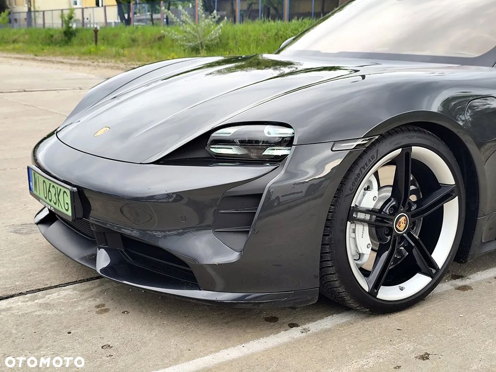 Porsche Taycan - 8