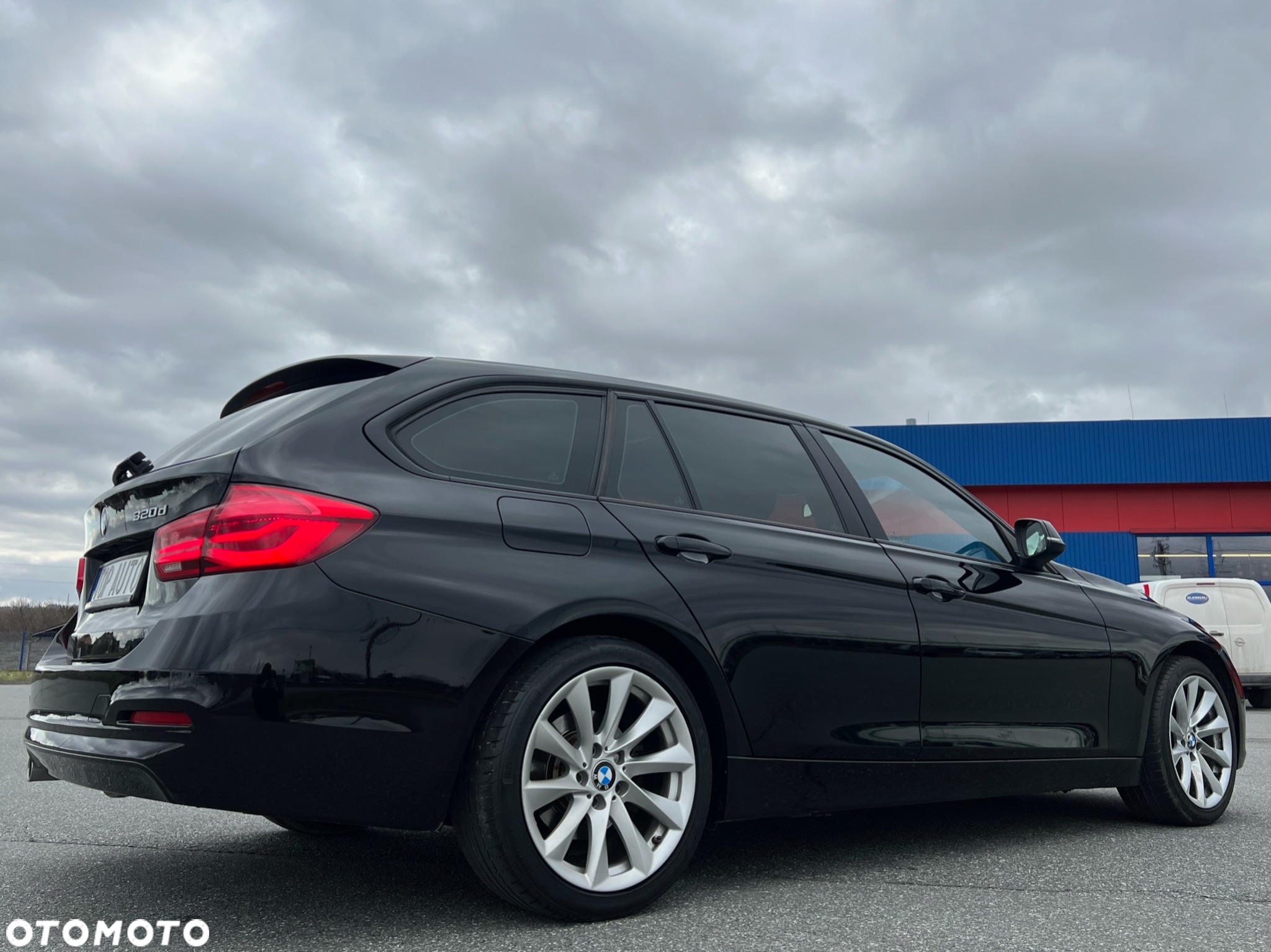 BMW Seria 3 320d Touring - 13