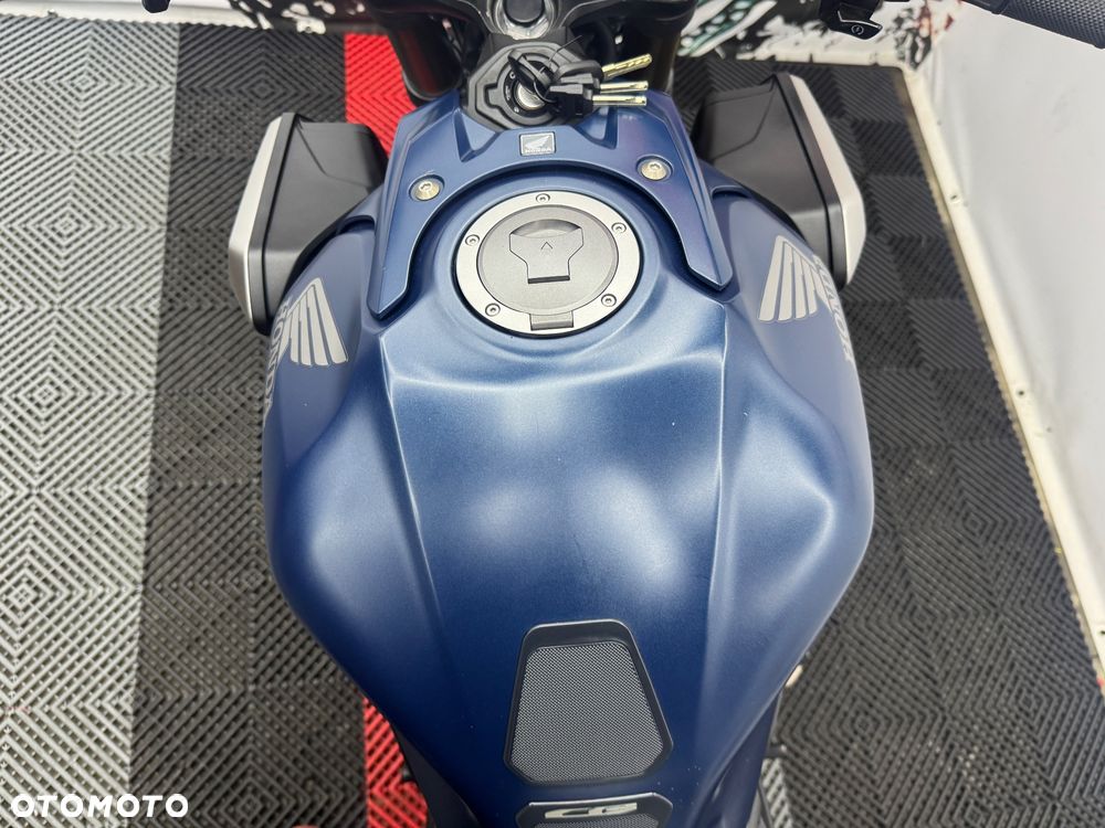 Honda CB - 22