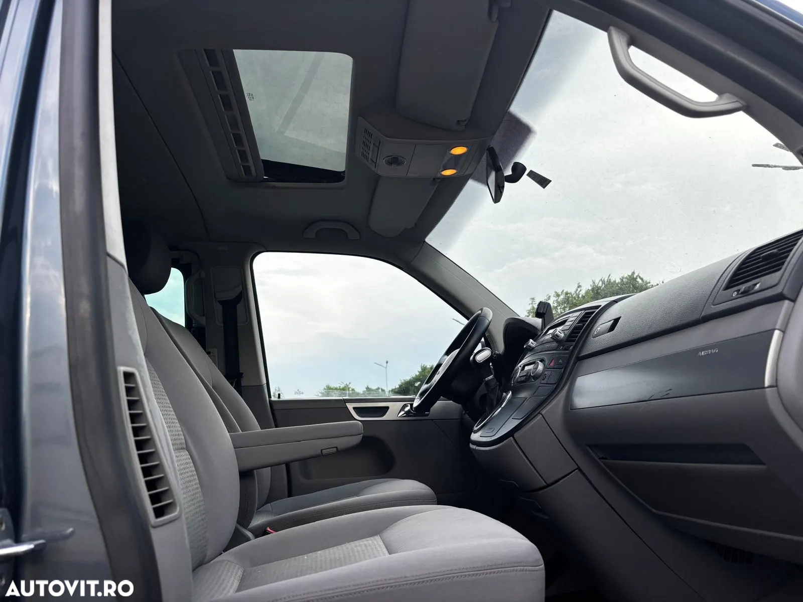 Volkswagen Multivan - 13