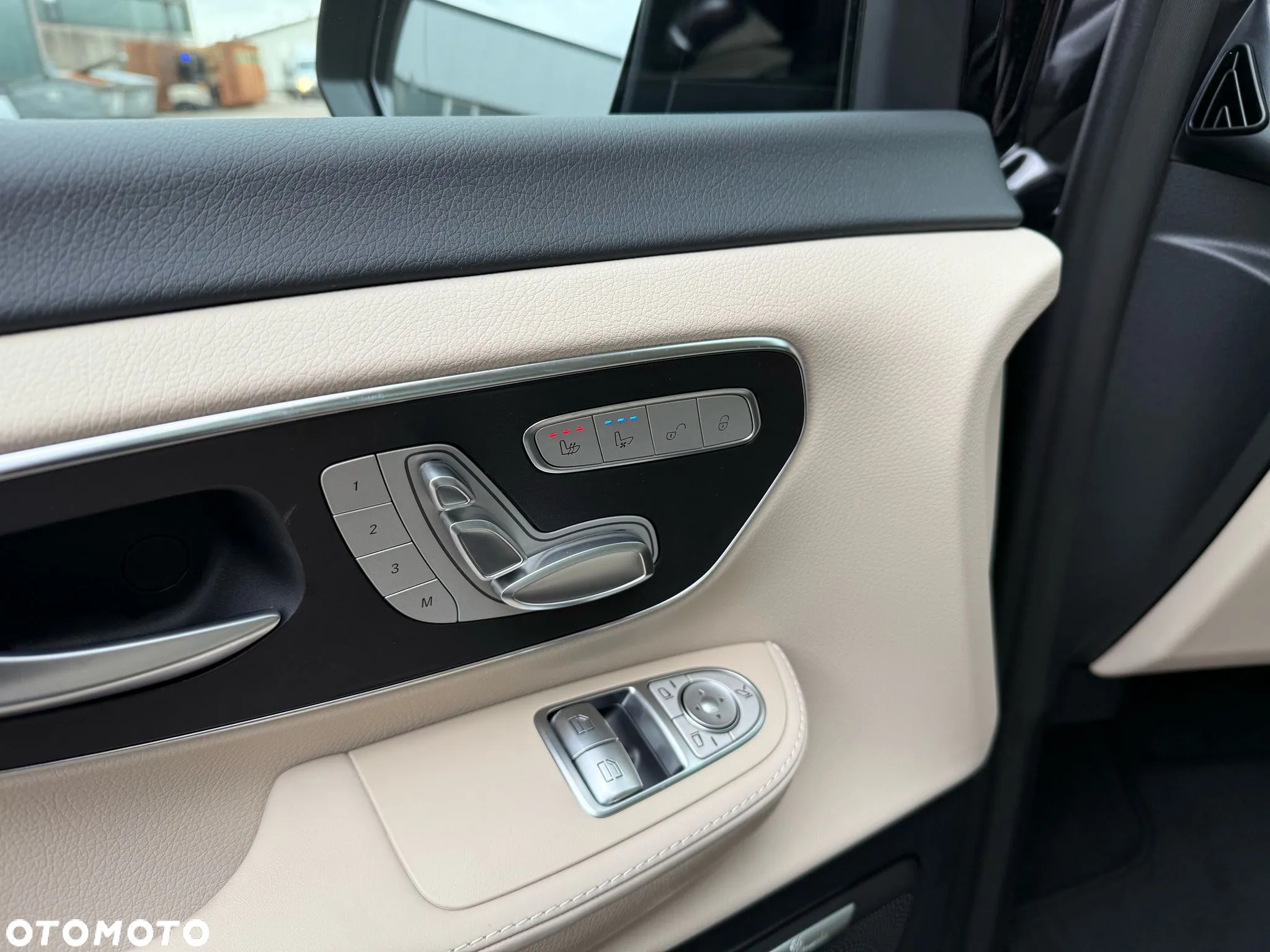 Mercedes-Benz Klasa V 300 d extralang 4Matic 9G-TRONIC Edition 2023 - 14