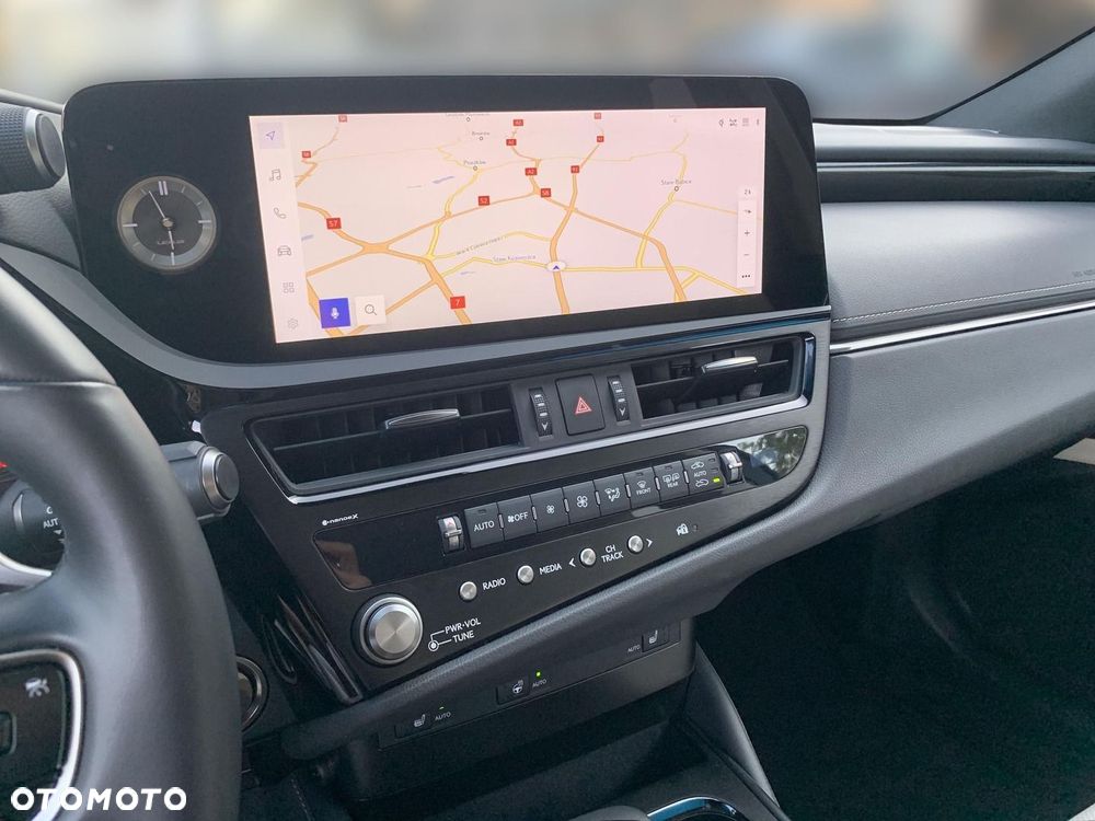 Lexus ES 300h Business Edition - 18