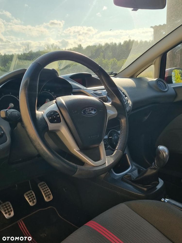 Ford Fiesta 1.25 Ambiente EU5 - 6