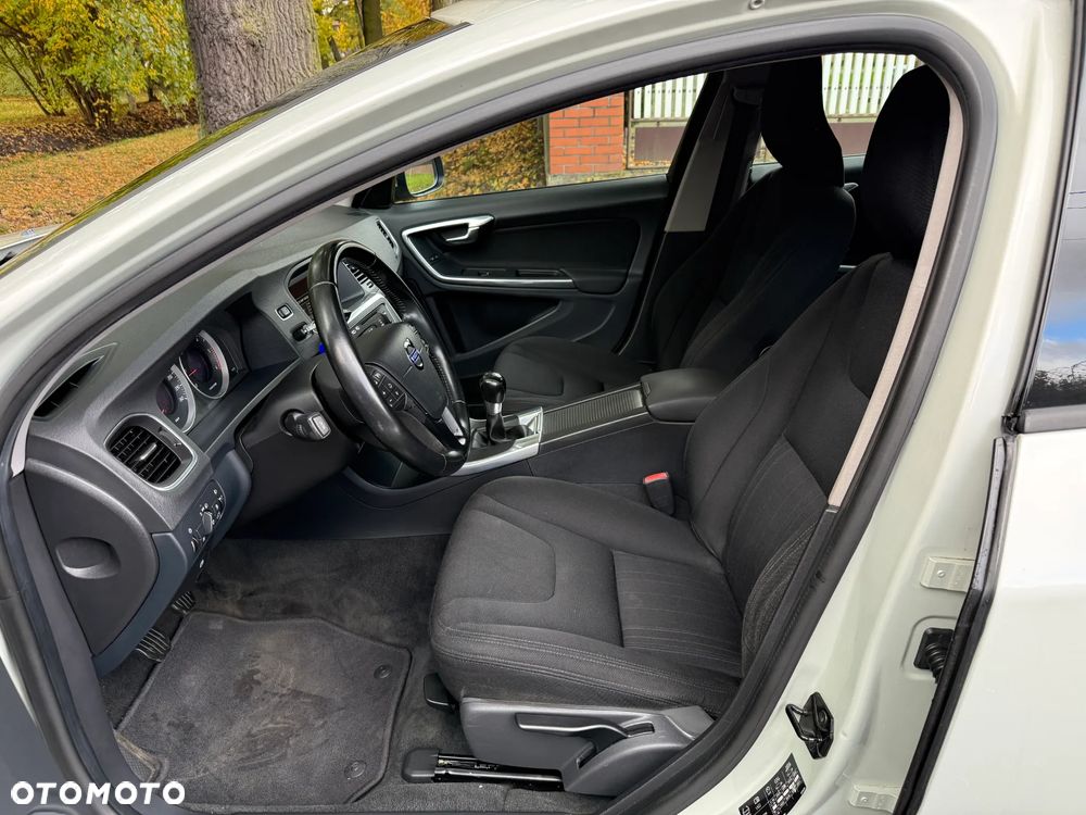 Volvo V60 D3 Momentum - 14
