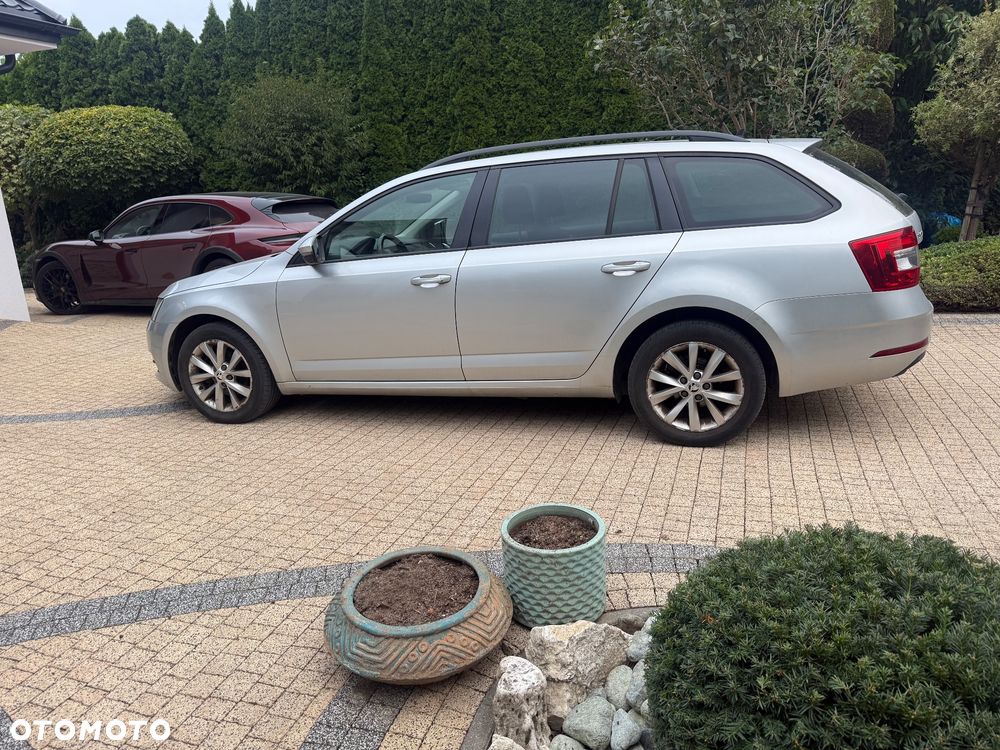 Skoda Octavia 1.6 TDI Premium Edition - 4