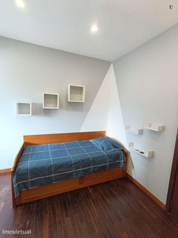 Quarto - localizado em Alta de Santa Clara Coimbra - Grande imagem: 3/14