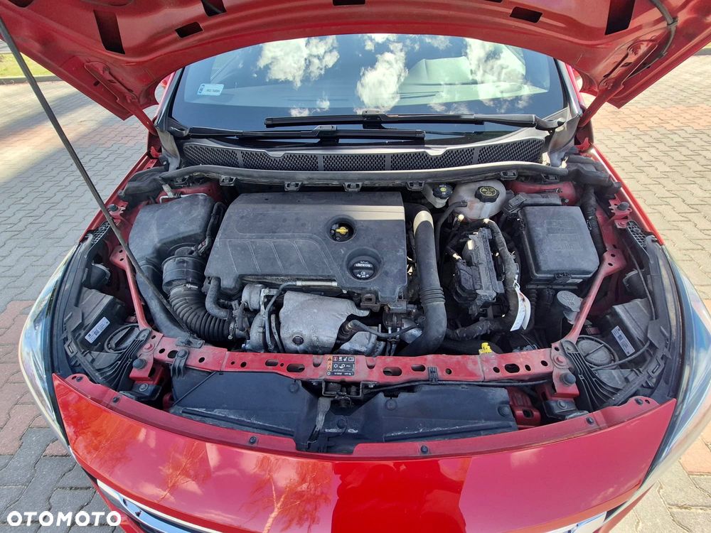 Opel Astra 1.6 T Dynamic S&S - 26