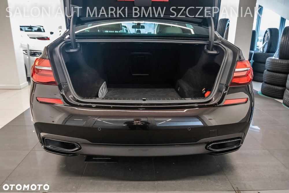 BMW Seria 7 750d xDrive - 29