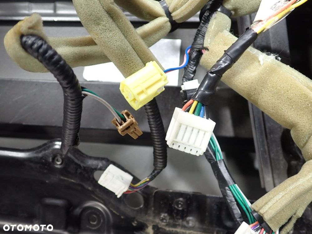 DRZWI LEWY PRZÓD INFINITI M37X KOL:GAC - 19