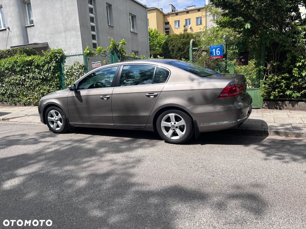 Volkswagen Passat 1.8 TSI Comfortline - 25